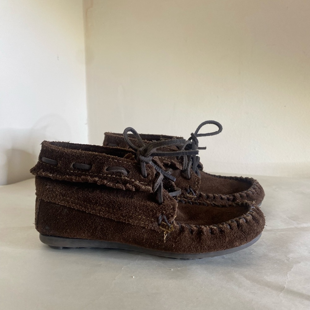 Minnetonka kids shoes size 10 brown leather moccasins fringe laces